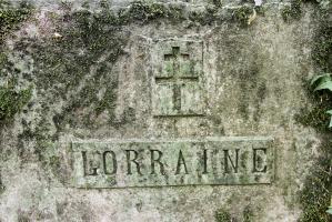 Ligne Maginot - CB117-C - OBERHEIDE 03 - (Blockhaus pour arme infanterie) - Gros plan de la Croix de Lorraine au-dessus de l'entrée