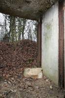 Ligne Maginot - CB118-C - OBERHEIDE 02 - (Blockhaus pour canon) - On notera la présence d'un sac de ciment solidifié par le temps, ainsi que d'une inscription murale 'Désiré'.
