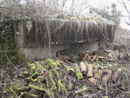 Ligne Maginot - Blockhaus Bb12 - Vue de la façade avec un créneau de tir