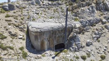 Ligne Maginot - JANUS - (Ouvrage d'artillerie) - Bloc 10, cheminée de l'usine.
Évacuation des gaz d'échappement et des fumées de la cuisine.