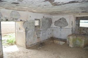 Ligne Maginot - B563 - PETIT CHENE - (Blockhaus pour canon) - L'entrée du matériel ainsi que l'ouverture vers le sous-sol