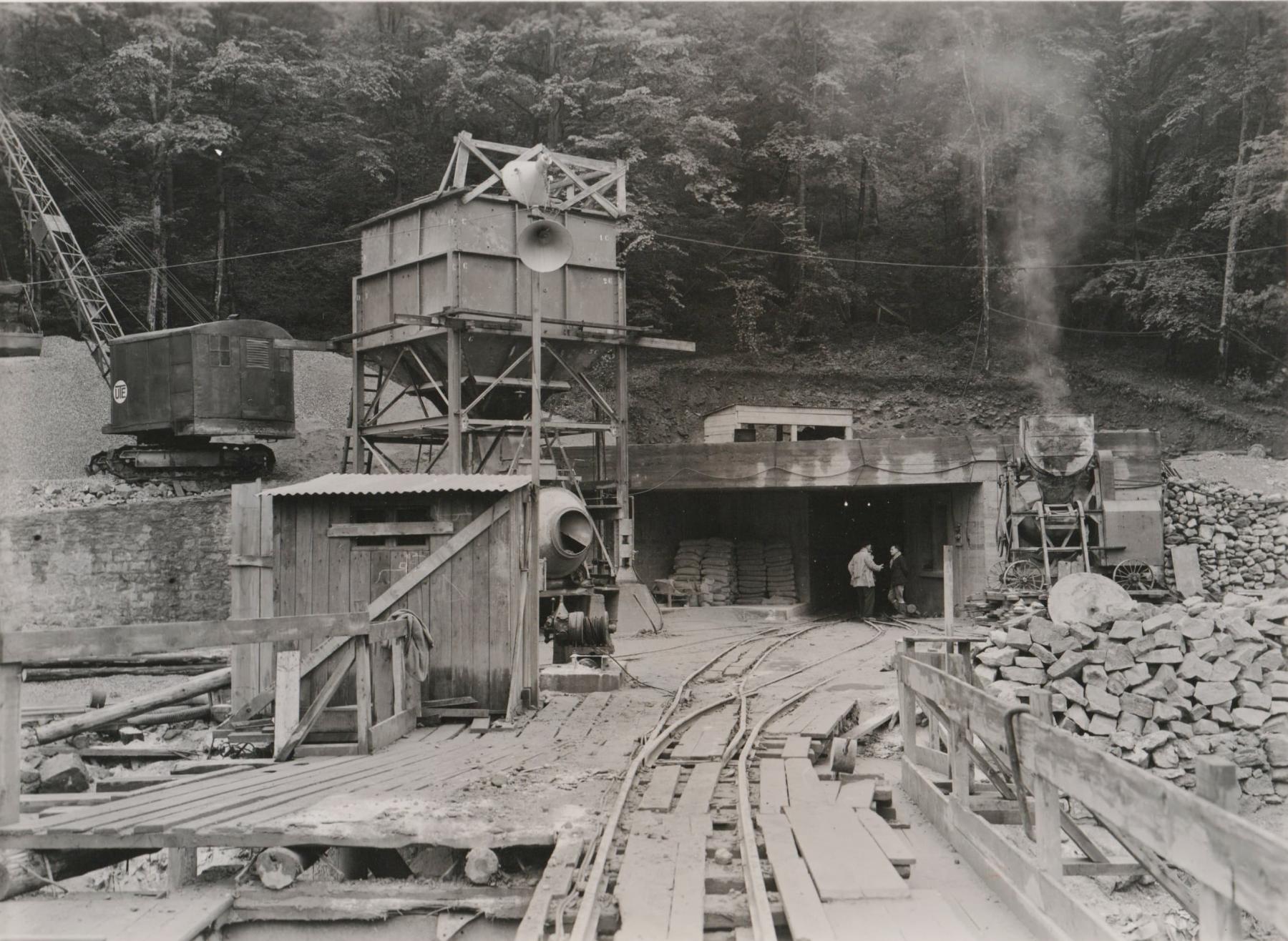 Ligne Maginot - METRICH - A17 - (Ouvrage d'artillerie) - Construction de l'ouvrage par la société La Construction Générale
Photo prise aux environs de 1932
L'entrée du chantier - Pierre BRIAND