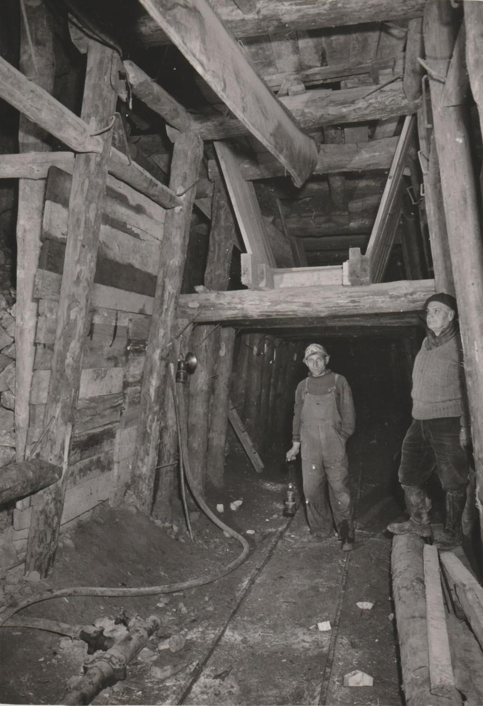 Ligne Maginot - METRICH - A17 - (Ouvrage d'artillerie) - Construction de l'ouvrage par la société La Construction Générale
Photo prise aux environs de 1932
Percement des galeries et locaux  - Pierre BRIAND