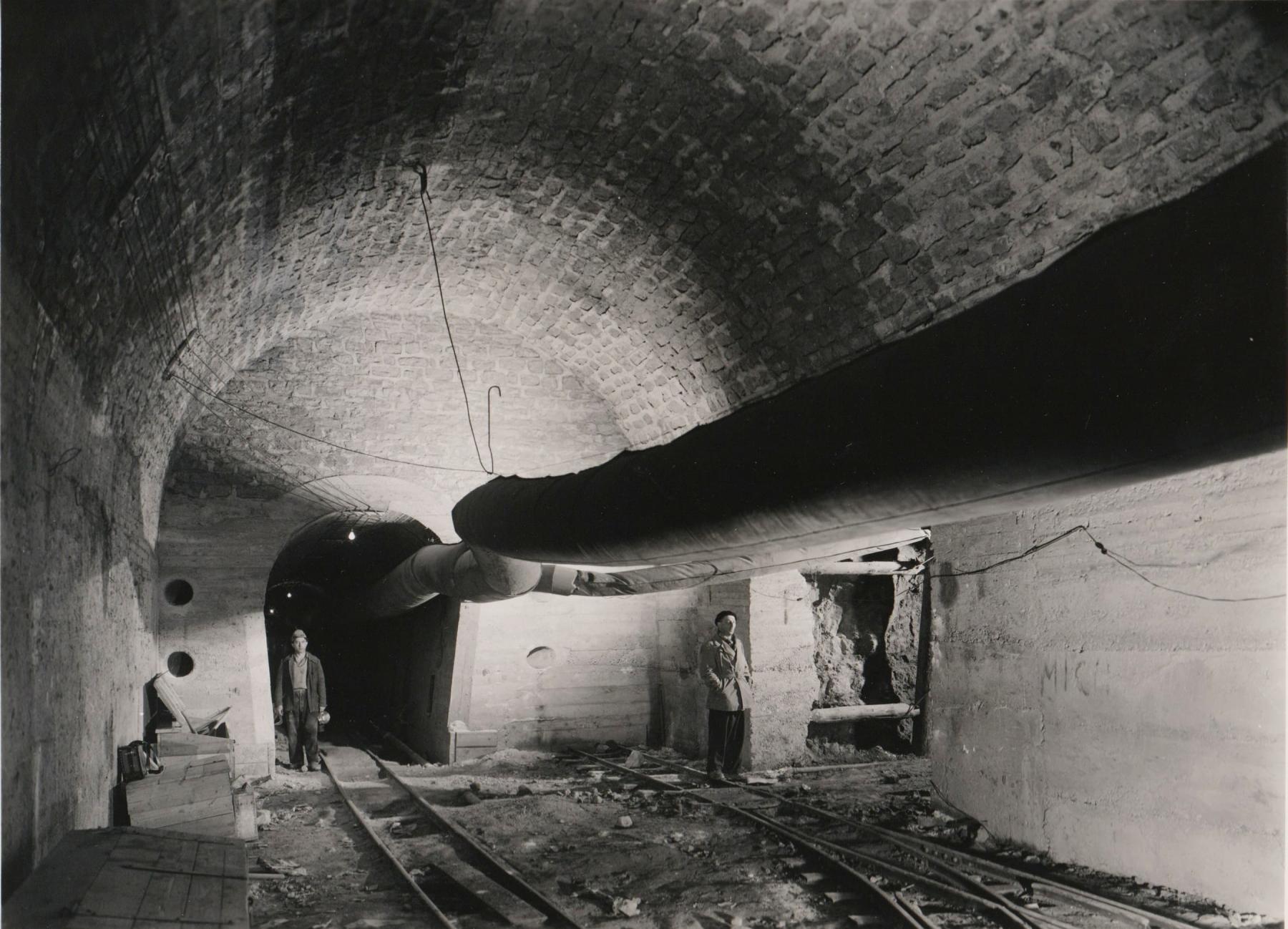Ligne Maginot - METRICH - A17 - (Ouvrage d'artillerie) - Construction de l'ouvrage par la société La Construction Générale
Photo prise aux environs de 1932
Maçonnage des galerie  - Pierre BRIAND