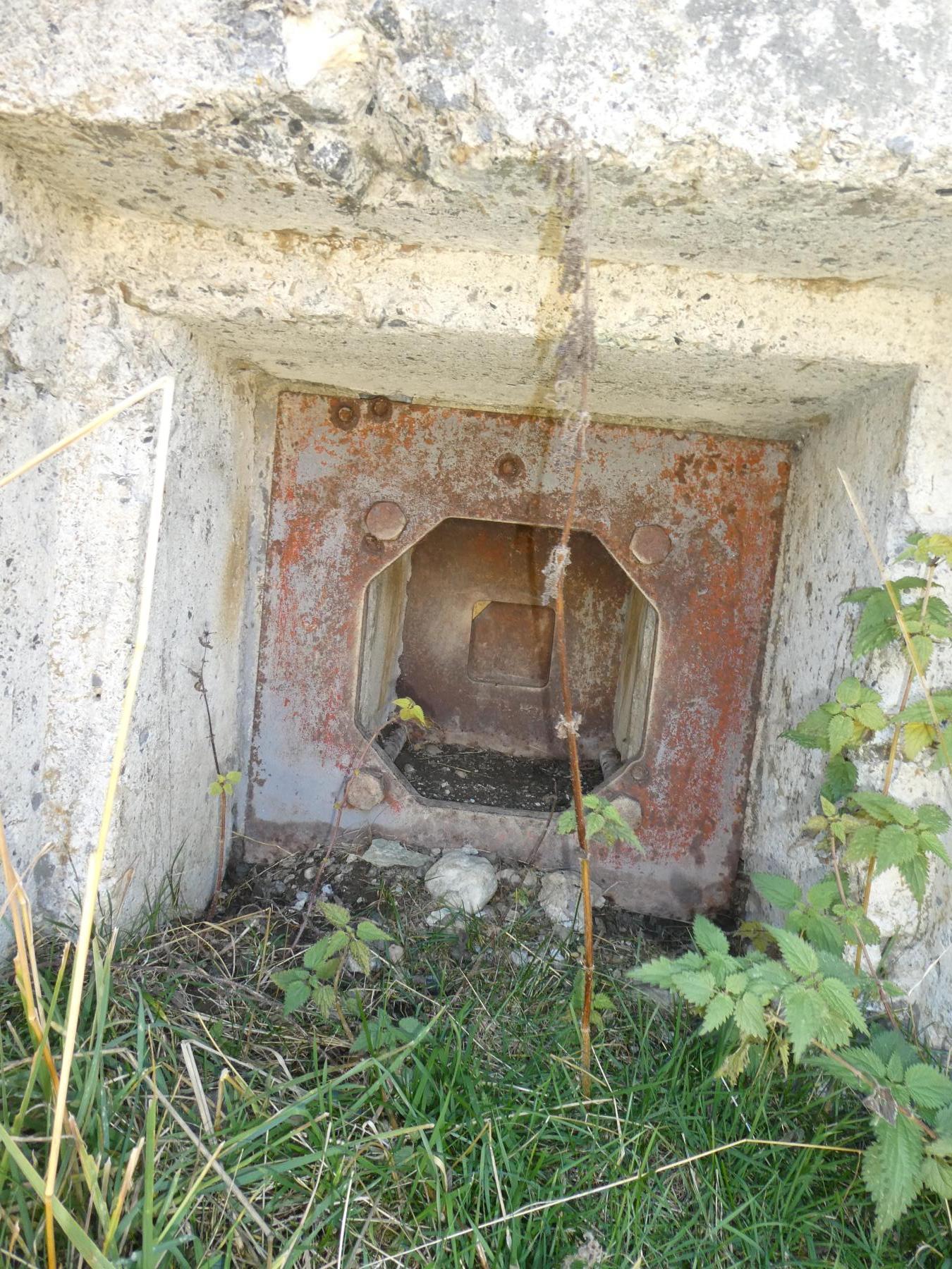 Ligne Maginot - SELOGES - (Ouvrage d'infanterie) - Bloc 5 
Créneau FM - ELLENA Daniel - CUNY Philippe