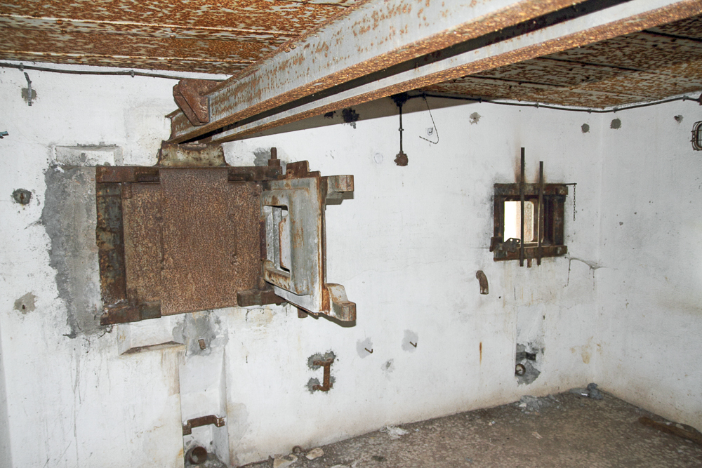 Ligne Maginot - PETERSBERG OUEST - C39 - (Casemate d'infanterie - Simple) - Intérieur de la chambre de tir - Michel Teiten