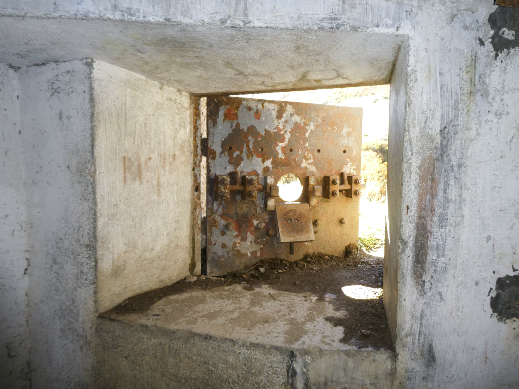 Ligne Maginot - SELOGES - (Ouvrage d'infanterie) - Bloc 2
Issue de secours - ELLENA Daniel - CUNY Philippe