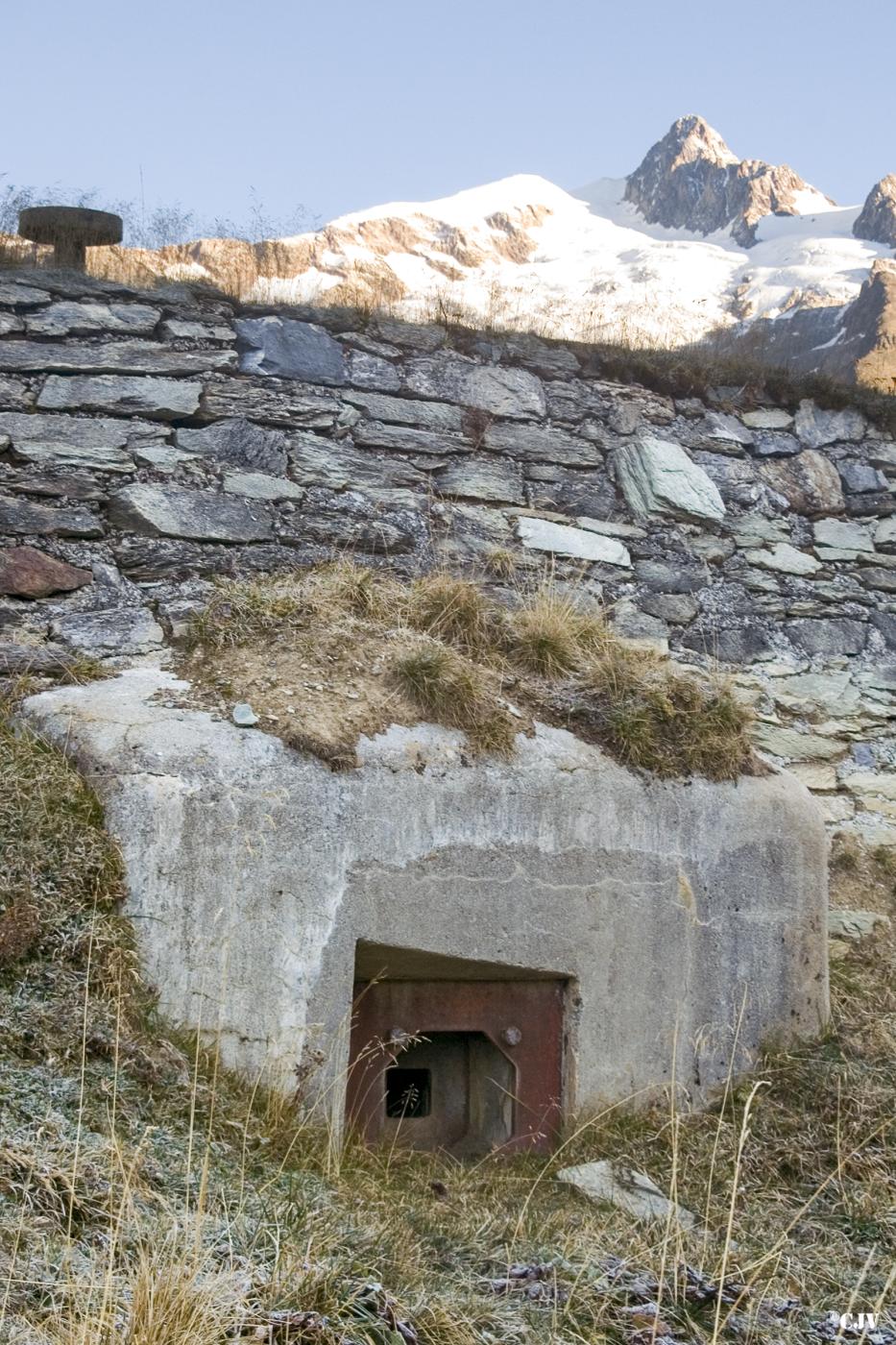 Ligne Maginot - SELOGES - (Ouvrage d'infanterie) - Bloc 1
Unique créneau pour FM du bloc couvrant les arrières de l'avant poste