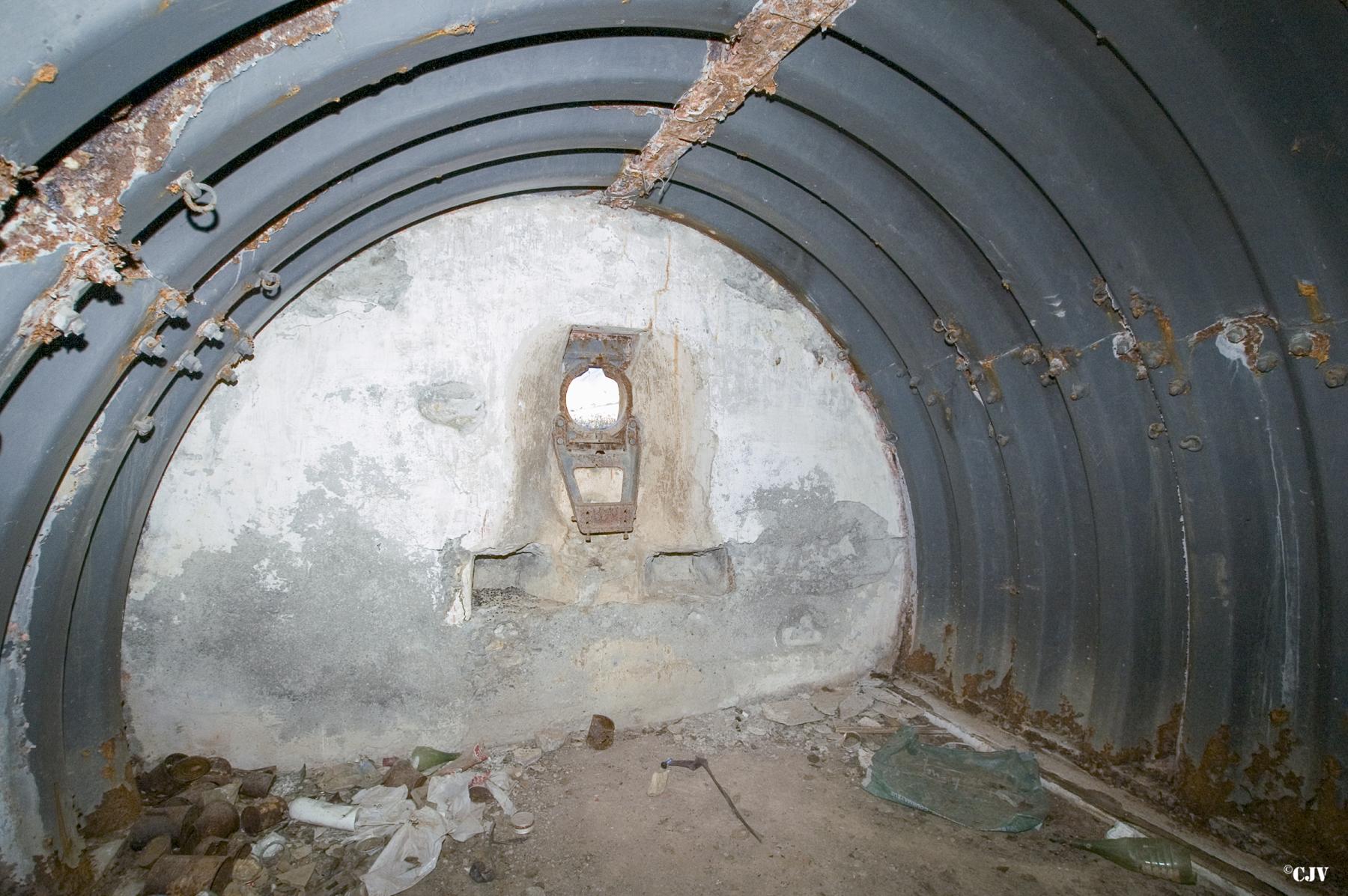 Ligne Maginot - SELOGES - (Ouvrage d'infanterie) - Bloc 4
Trémie type C2R pour mitrailleuse Hotchkiss 8mm mle 1914.