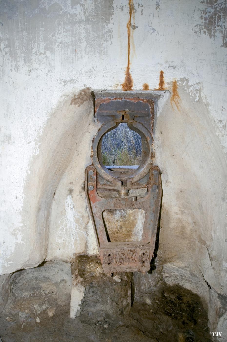 Ligne Maginot - SELOGES - (Ouvrage d'infanterie) - Bloc 6
Trémie C2R pour mitrailleuses Hotchkiss