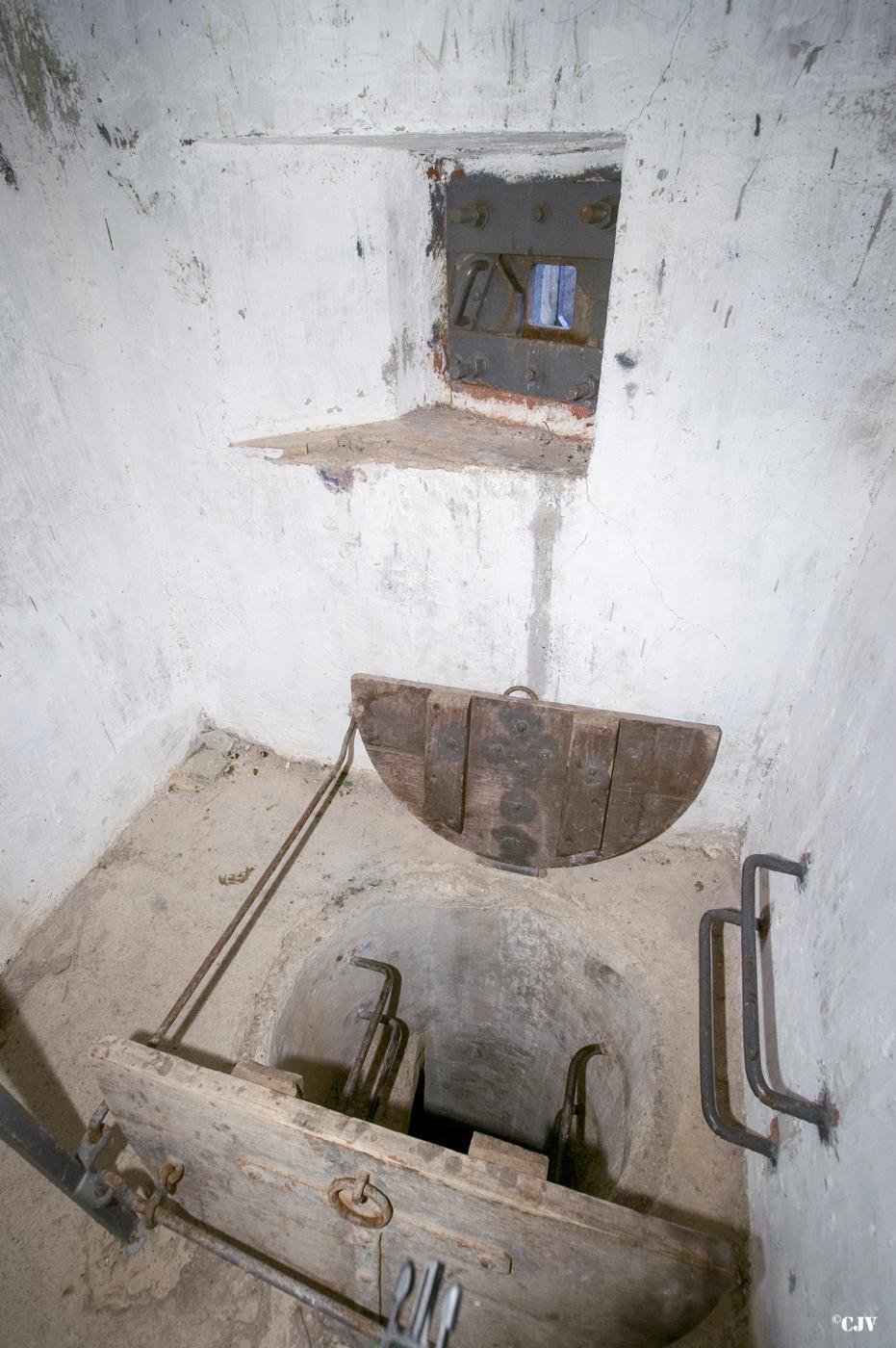 Ligne Maginot - SELOGES - (Ouvrage d'infanterie) - Bloc 7
Le haut du puits d'accès du bloc