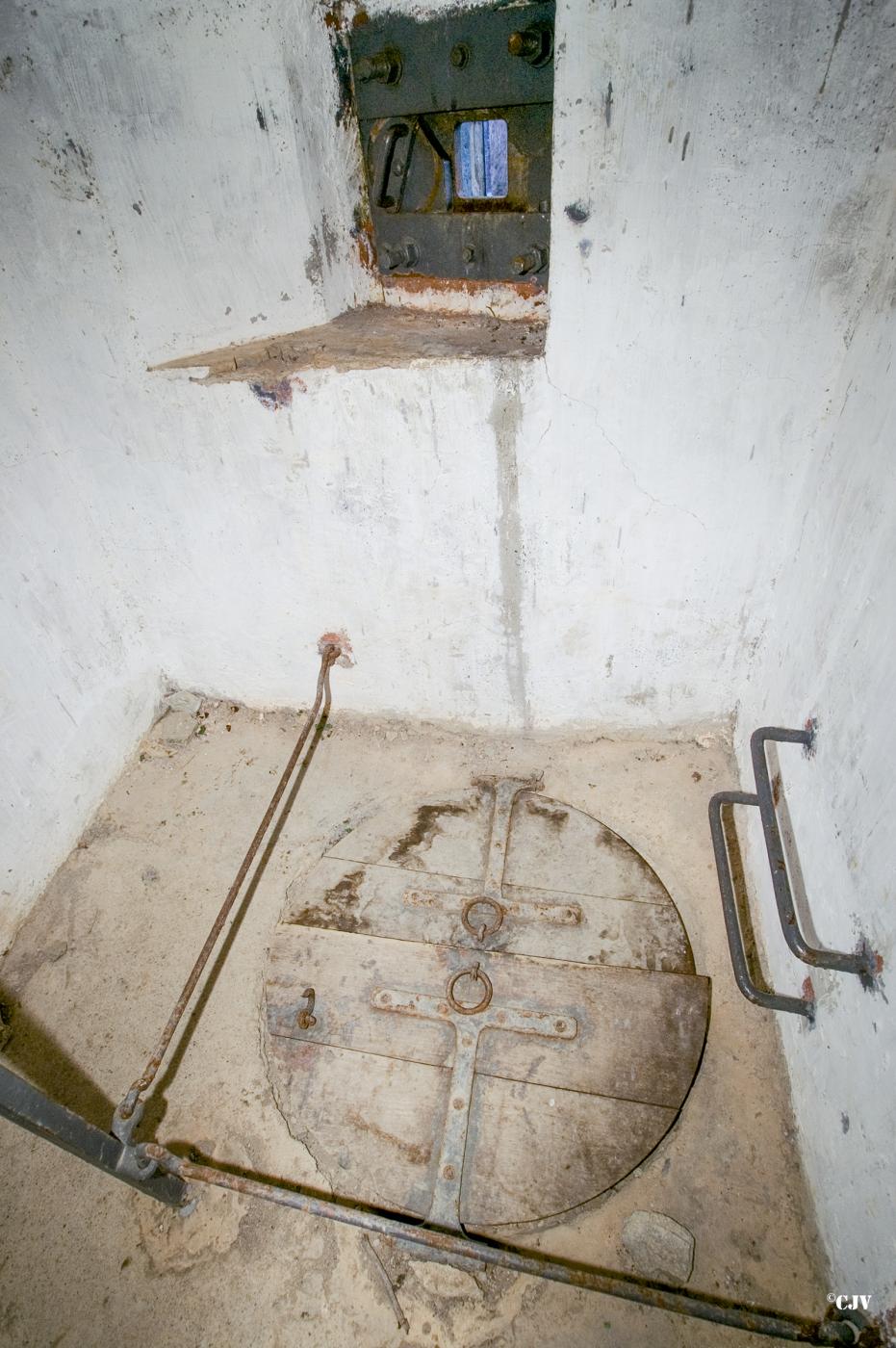 Ligne Maginot - SELOGES - (Ouvrage d'infanterie) - Bloc 7
Le haut du puits d'accès du bloc - Caspar Vermeulen