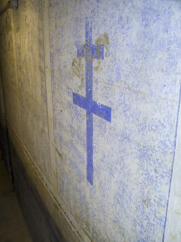 Ligne Maginot - KOENIGSMACKER NORD - C48 - (Casemate d'infanterie - Simple) - Croix de Lorraine dans le couloir - lemagehinault