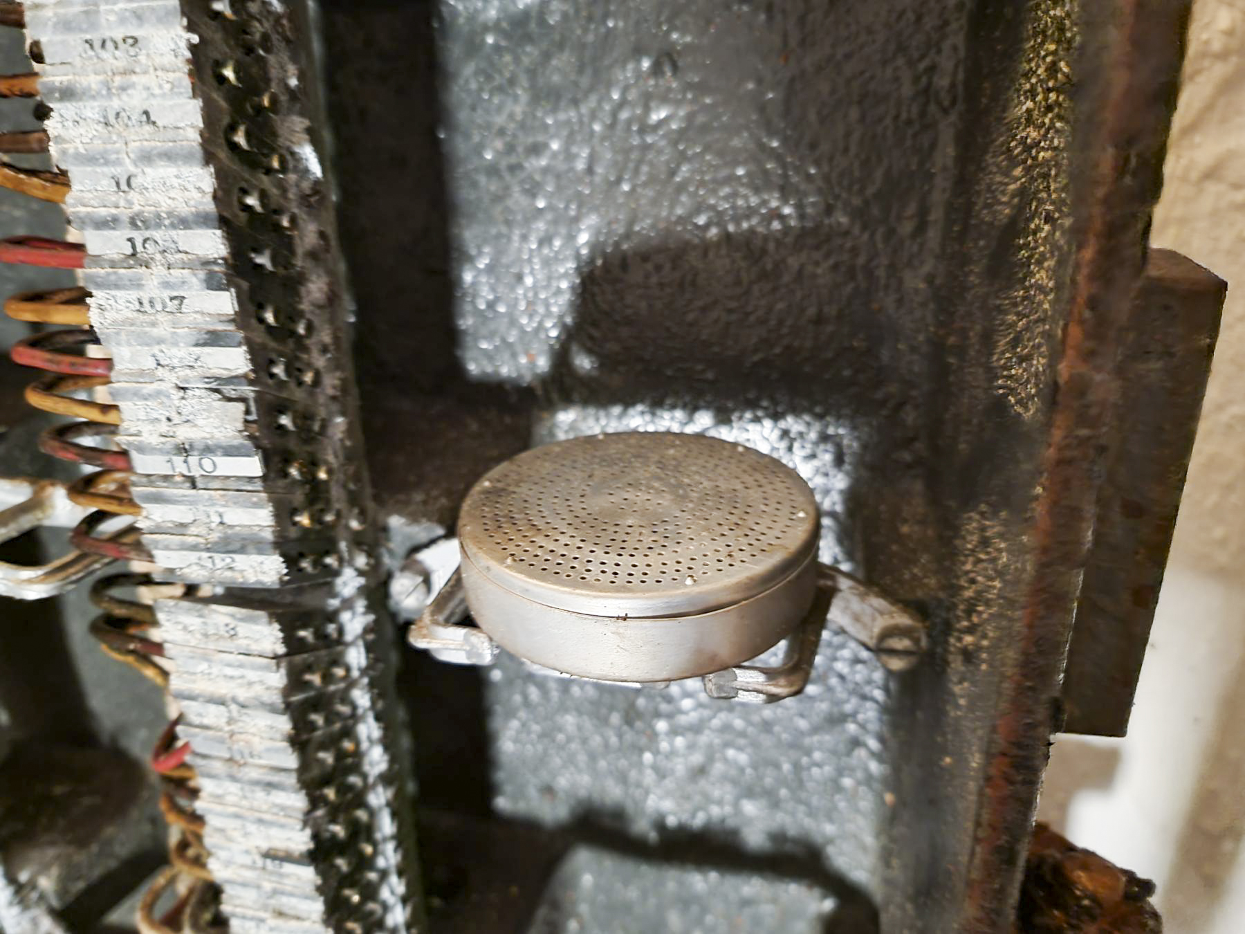 Ligne Maginot - 82M - (Chambre de coupure) - Capsule de 'Silica-Gel' (gel de silice) pour maintenir le boîtier au sec - DK_Antoine4