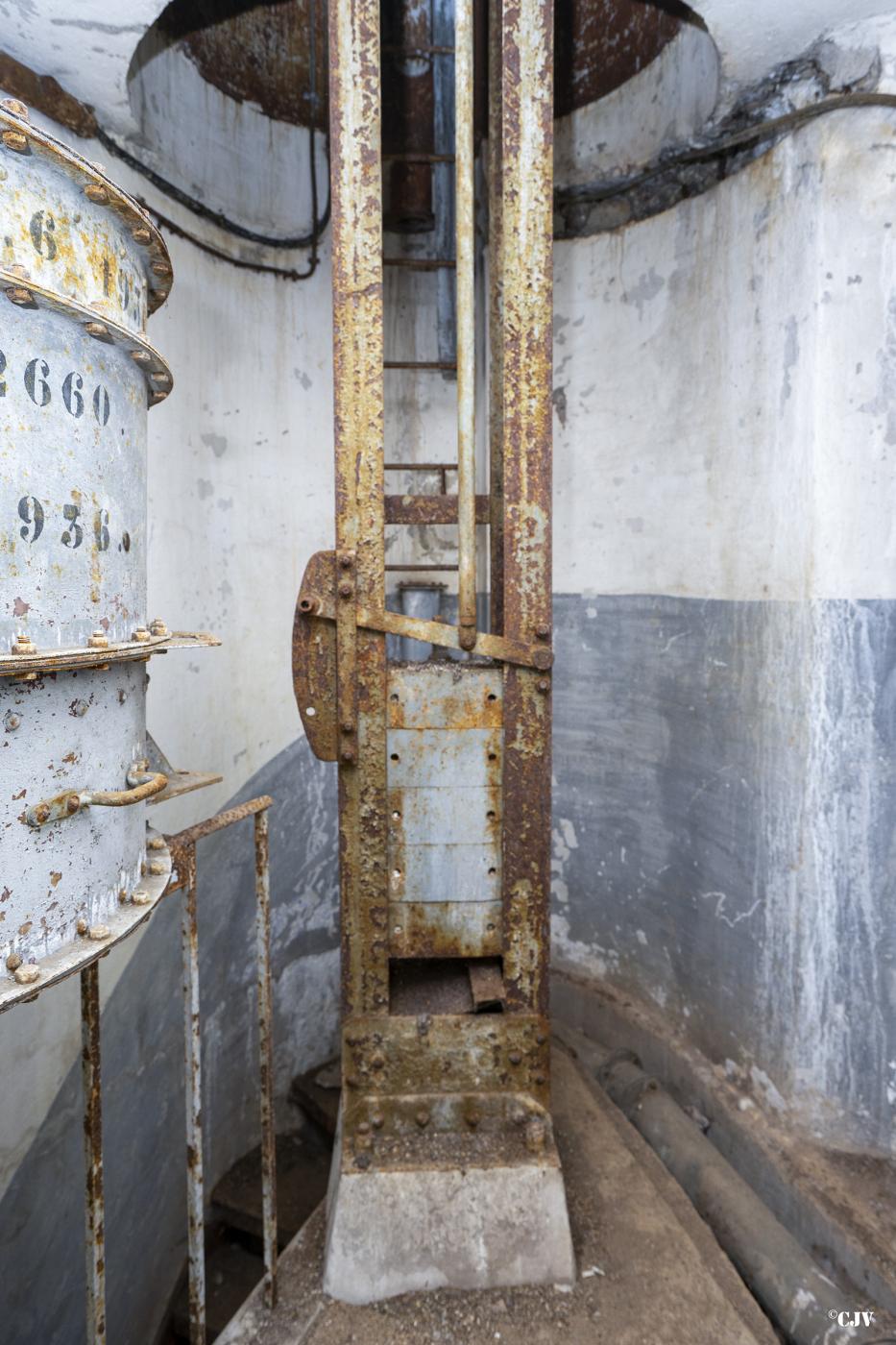 Ligne Maginot - VECKRING SUD - C56 - (Casemate d'infanterie - Simple) - Contrepoids du plancher de la cloche - Lia VERMEULEN