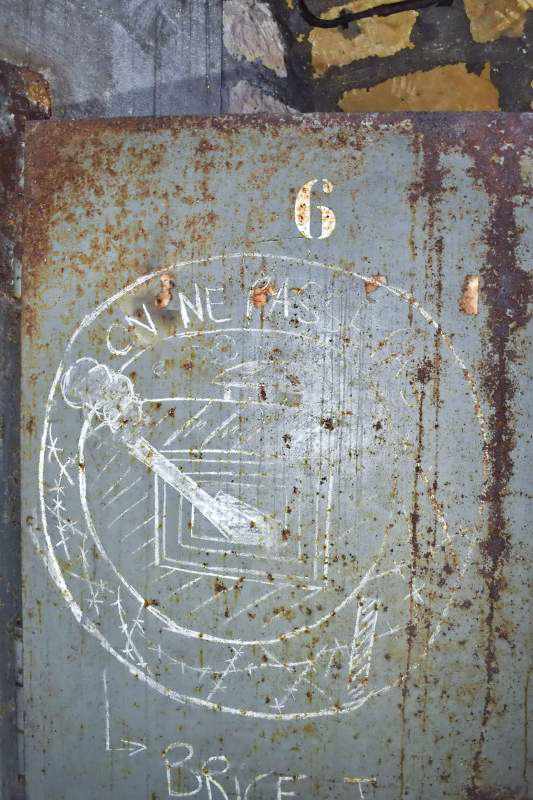 Ligne Maginot - BOIS DE KLANG - X24 (QUARTIER KLANG - III/164° RIF) - (Abri) - Dessin (actuel) sur une porte 
