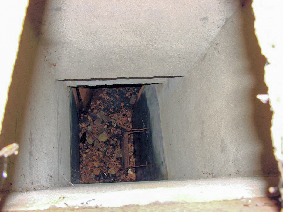 Ligne Maginot - BOIS DE KLANG (CM9 - III/164° RIF) - (PC de Sous-Quartier) - La sortie de secours
Vers l'intérieur du PC.