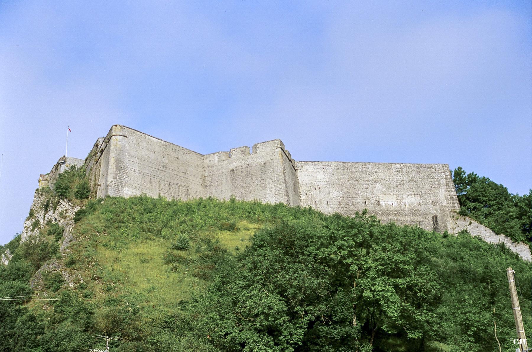 Ligne Maginot - BB7-A - CHARLEMONT - (Blockhaus pour canon) - Les créneaux sont murées
2000 