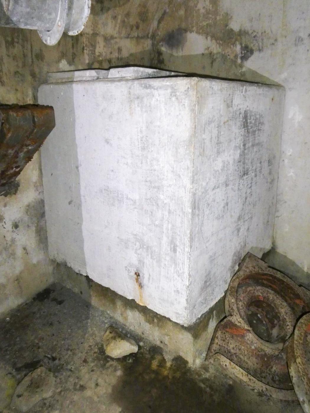 Ligne Maginot - SELOGES - (Ouvrage d'infanterie) - Deuxième citerne d'eau de 900 litres et les restes d'un ventilateur - ELLENA Daniel - CUNY Philippe