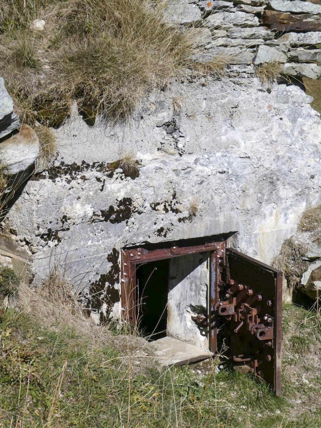 Ligne Maginot - SELOGES - (Ouvrage d'infanterie) - Bloc 5
Issue de secours  - ELLENA Daniel - CUNY Philippe