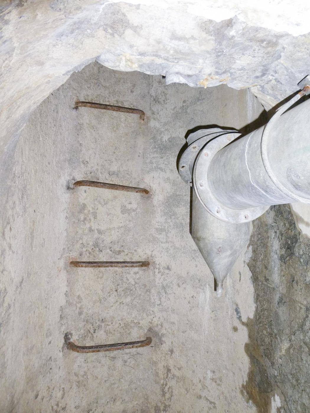 Ligne Maginot - SELOGES - (Ouvrage d'infanterie) - Bloc 5
le bas du puits d'accès  - ELLENA Daniel - CUNY Philippe