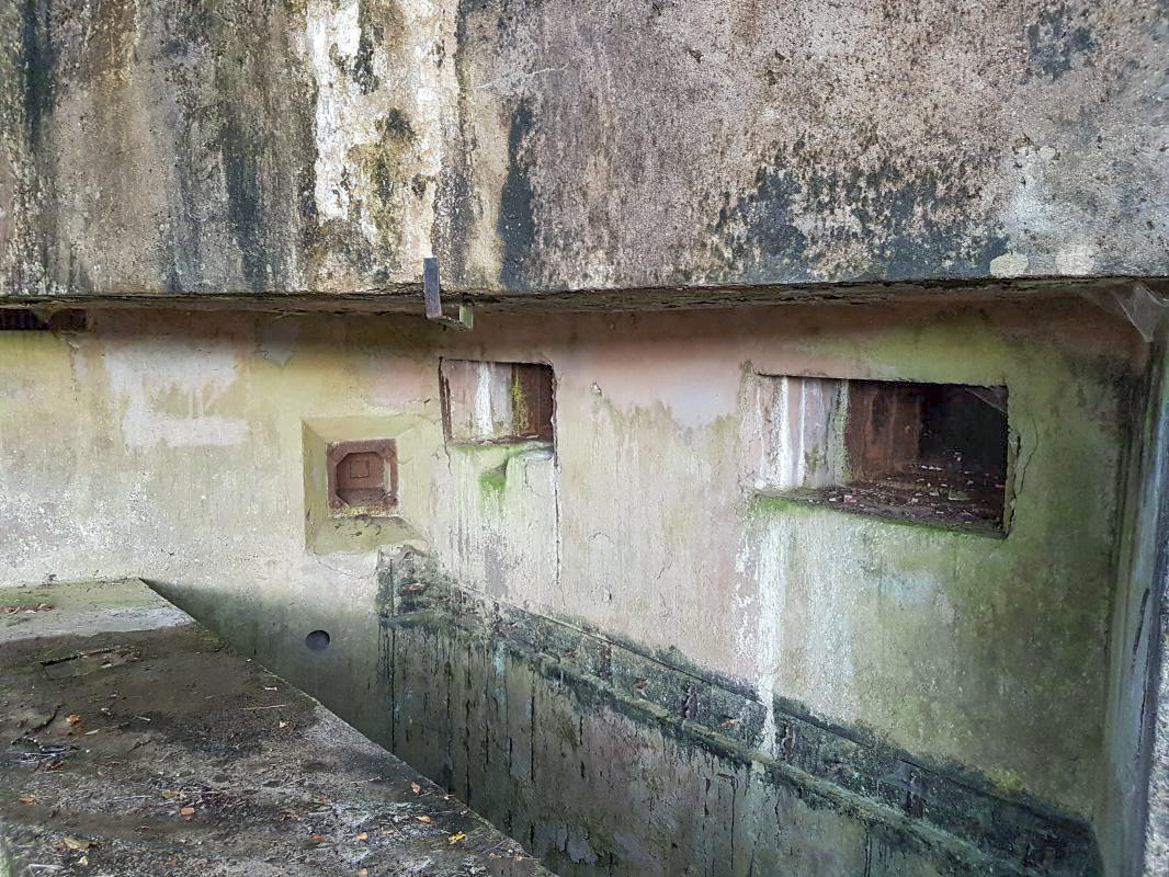 Ligne Maginot - HUBERBUSCH NORD  - C58 - (Casemate d'infanterie) - Détail des créneaux  - Ellena-Cuny