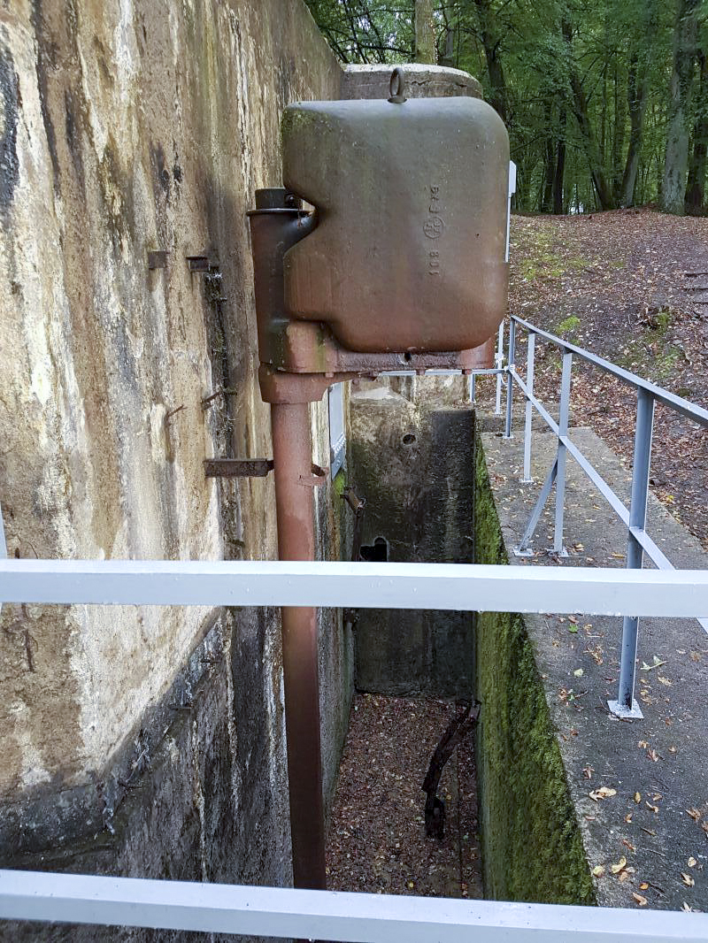 Ligne Maginot - HUBERBUSCH NORD  - C58 - (Casemate d'infanterie) - Projecteur blindé - Ellena-Cuny