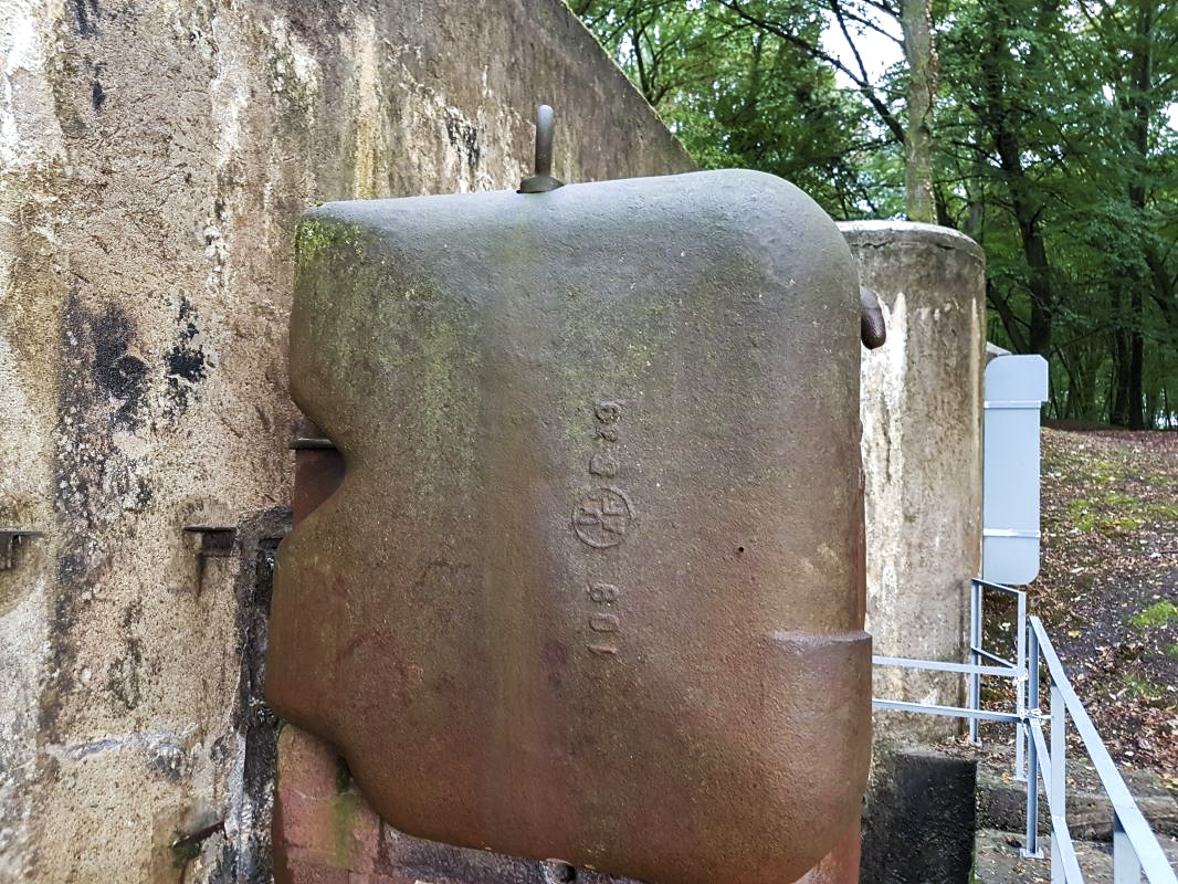 Ligne Maginot - HUBERBUSCH NORD  - C58 - (Casemate d'infanterie) - Projecteur blindé - Ellena-Cuny
