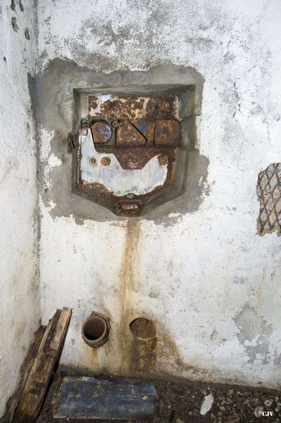 Ligne Maginot - HUBERBUSCH NORD  - C58 - (Casemate d'infanterie) - Caponnière FM de l'entrée - Lia VERMEULEN