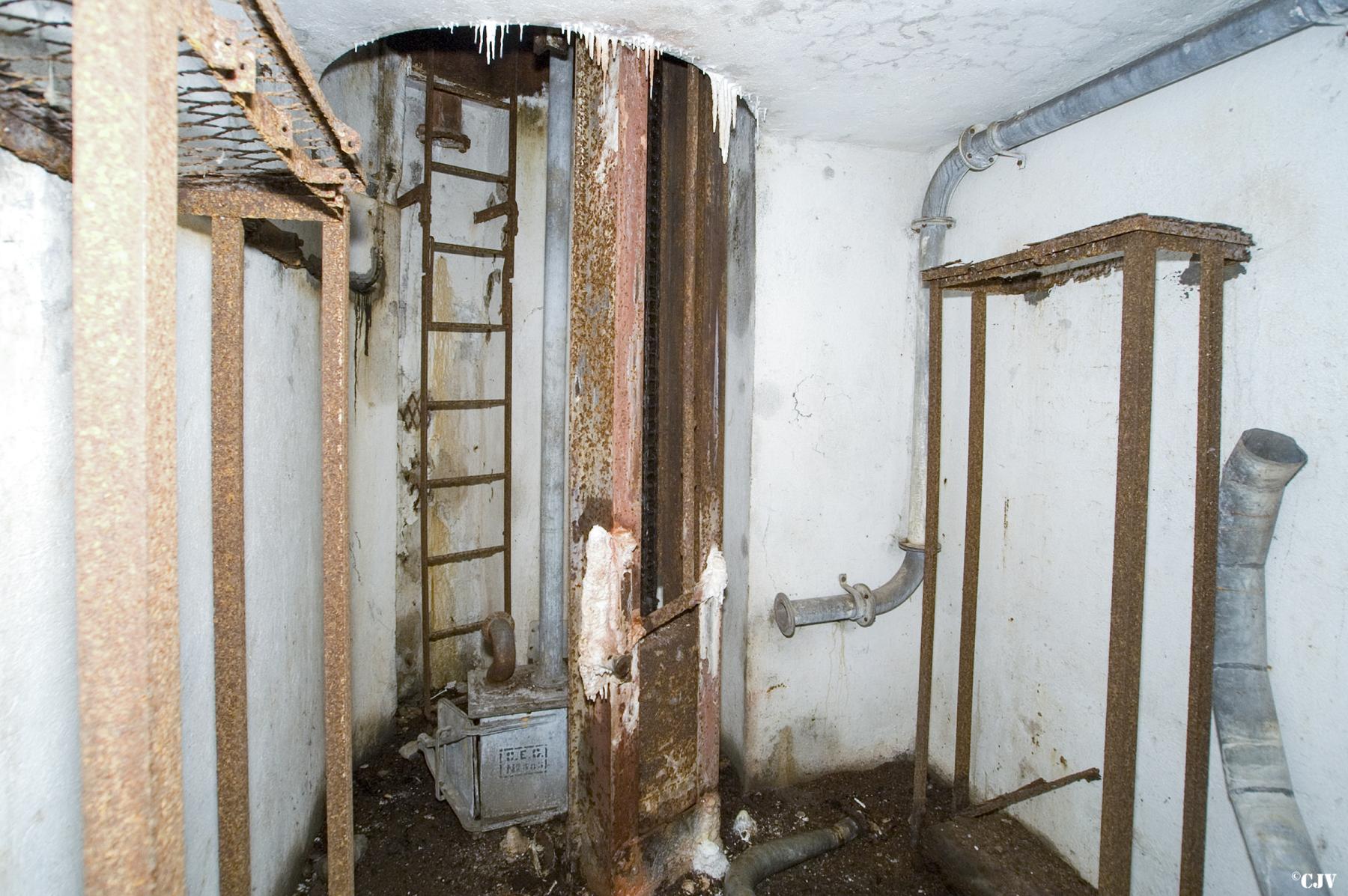 Ligne Maginot - HUBERBUSCH NORD  - C58 - (Casemate d'infanterie) - Cloche GFM Nord - Lia VERMEULEN