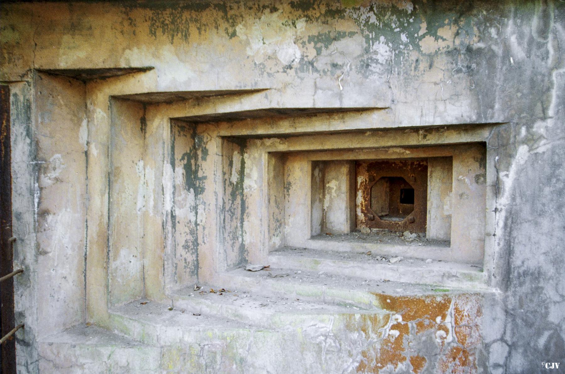 Ligne Maginot - BOIS DE FERANGE - X27 - (Abri) - Créneau - Lia VERMEULEN