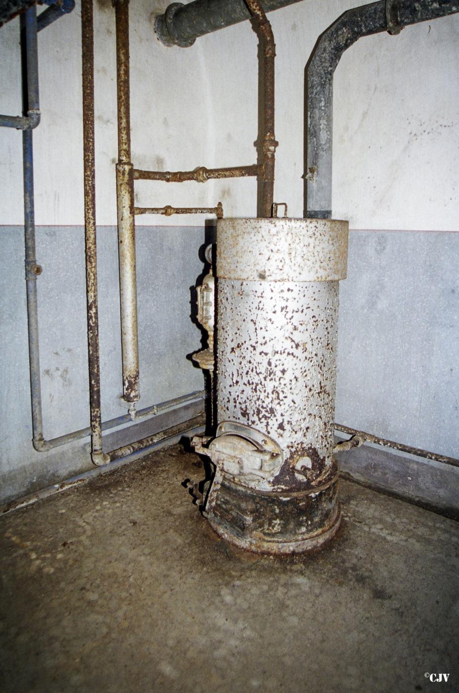 Ligne Maginot - BOIS DE FERANGE - X27 - (Abri) - Cuisine
La chaudière - Lia VERMEULEN