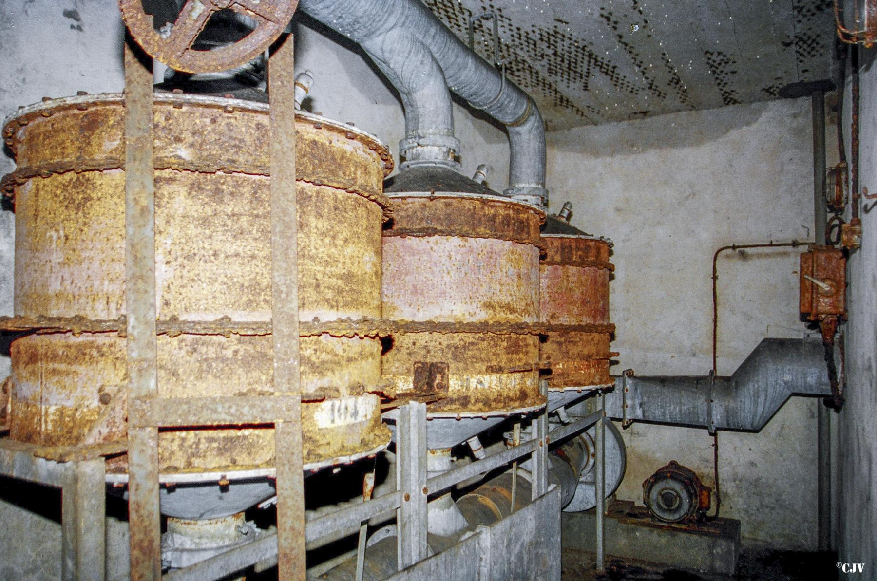 Ligne Maginot - BOIS DE FERANGE - X27 - (Abri) - Entrée Est
Salle des filtres - Lia VERMEULEN