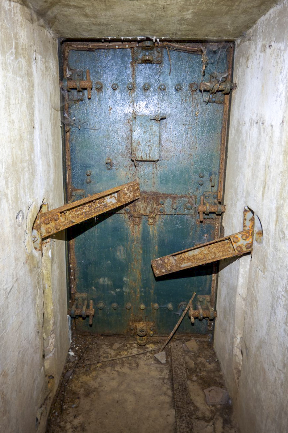 Ligne Maginot - CHENES BRULES - X23 - (Abri) - Coffre Sud
Porte blindée donnant sur l'extérieur - Michel Teiten