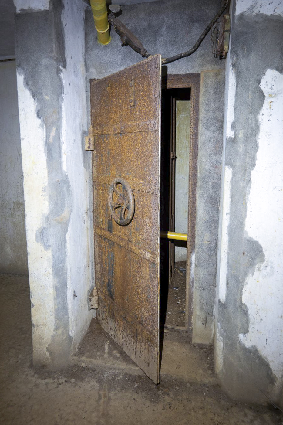 Ligne Maginot - CHENES BRULES - X23 - (Abri) - Coffre Sud
Porte étanche de la cloche GFM - Michel Teiten