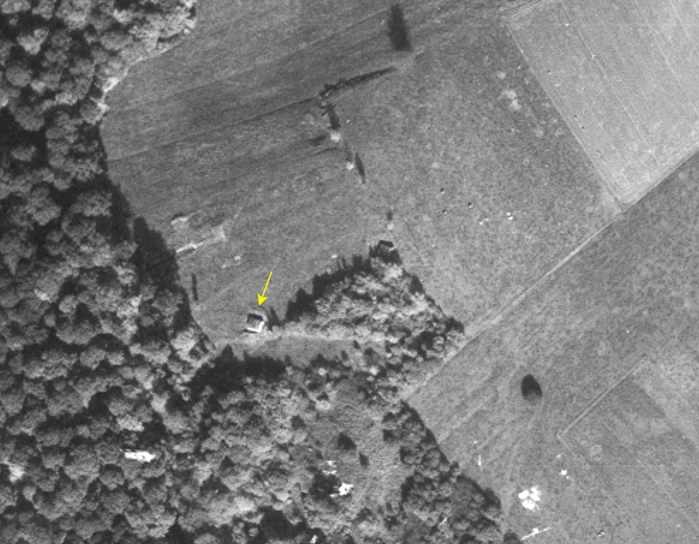 Ligne Maginot - CB116 - SONNENBERG 01 - (Blockhaus pour canon) - On peut voir à proximité (gauche) le PC observatoire, quasiment remblayé de nos jours.