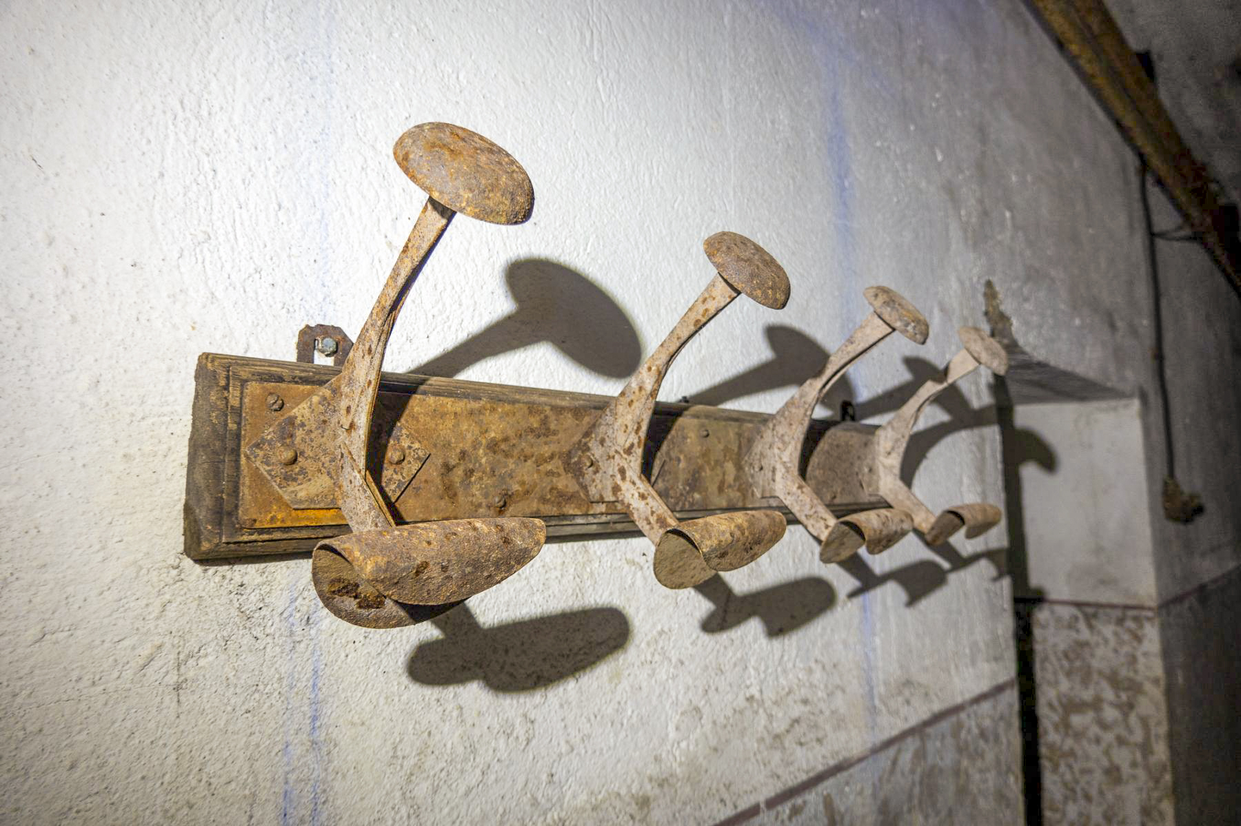 Ligne Maginot - HESTROFF - X29 - (Abri) - Porte manteaux dans une chambre pour hommes - Michel Teiten