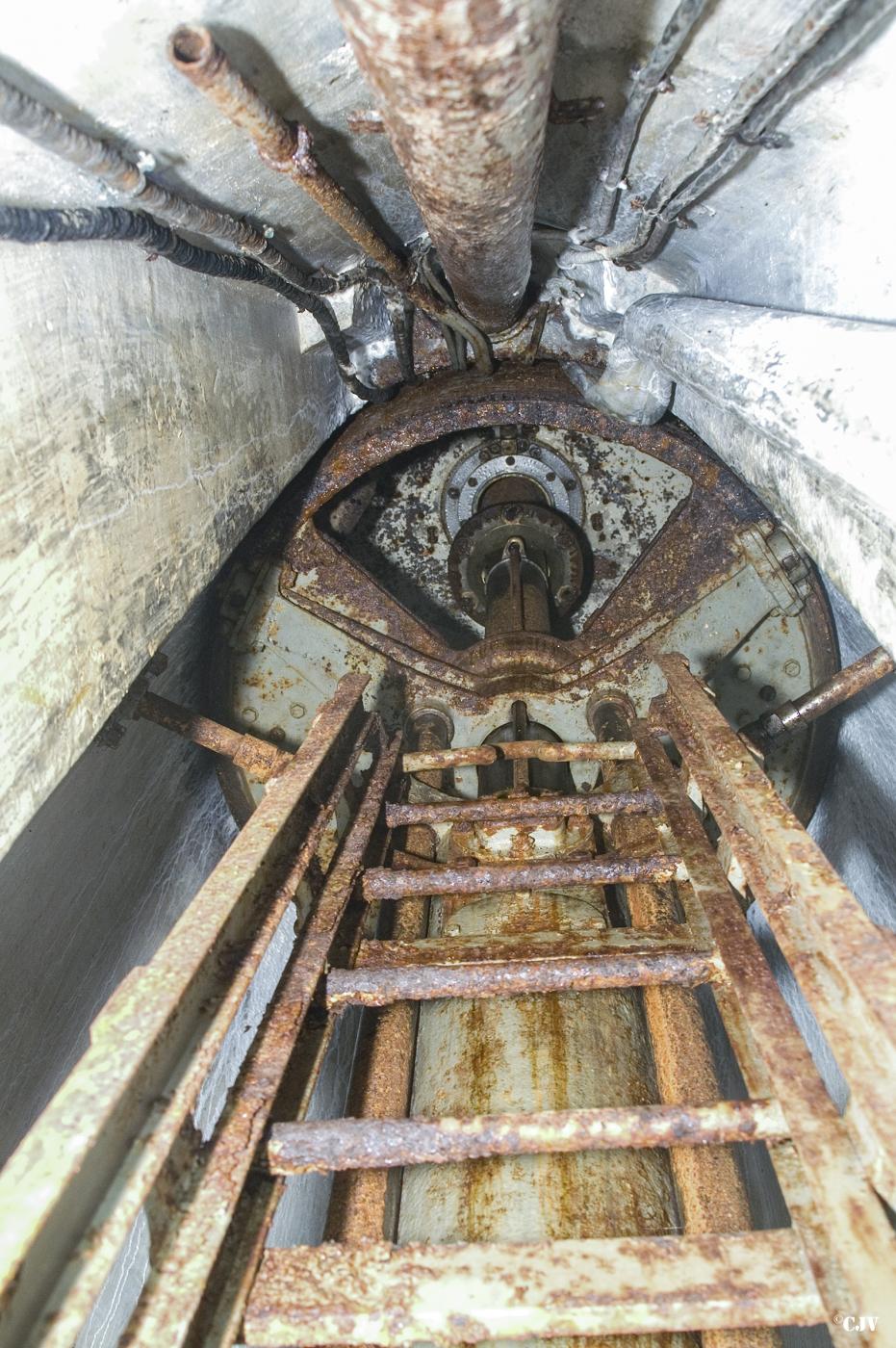 Ligne Maginot - HESTROFF - O10 - (Observatoire d'artillerie) - L'accès à la cloche VP (Vision Périscopique)