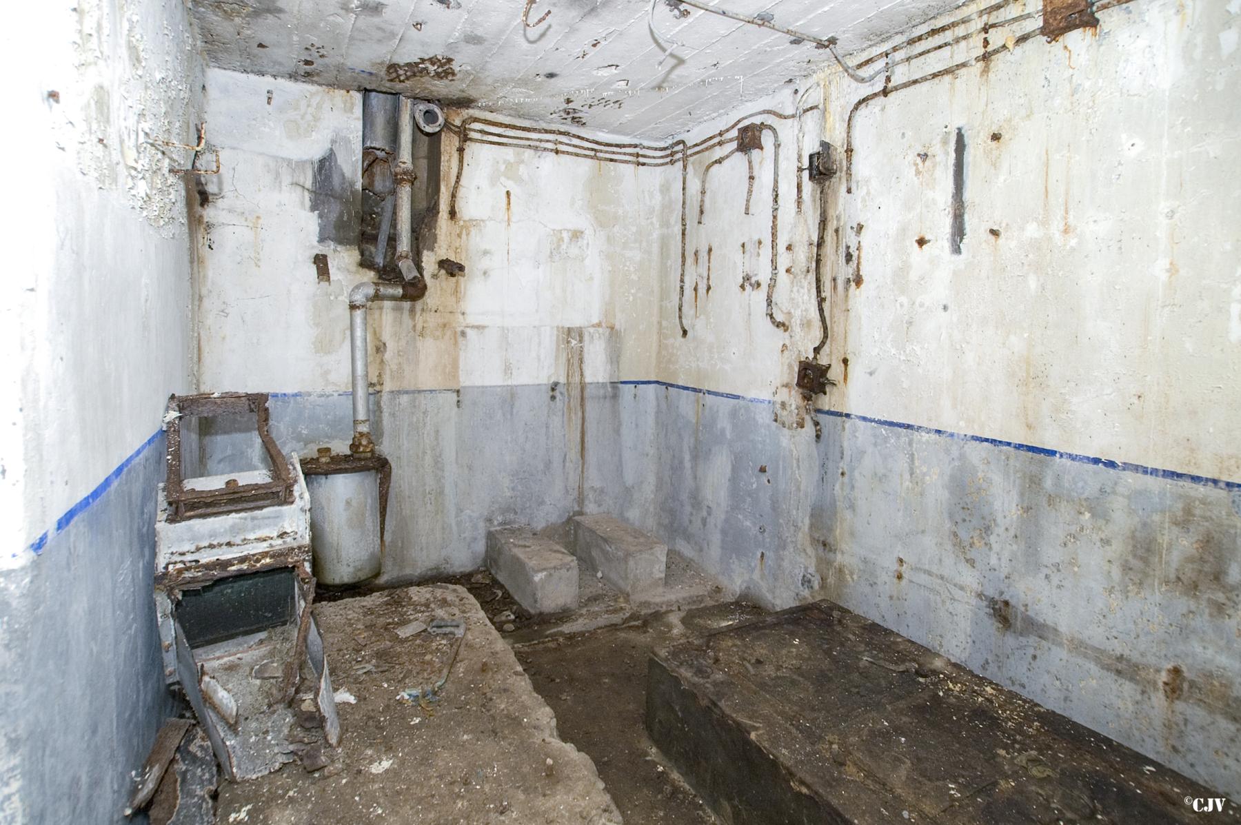 Ligne Maginot - HESTROFF - O10 - (Observatoire d'artillerie) - L'usine électrique - Lia VERMEULEN