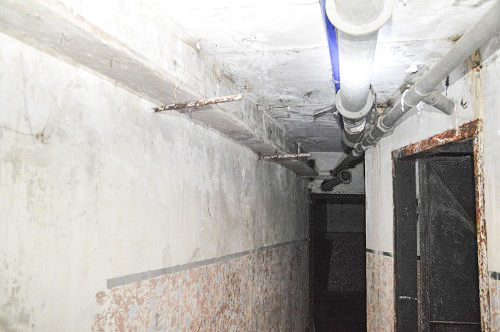 Ligne Maginot - LANGHEP NORD - (Casemate d'infanterie - Simple) - Le couloir inférieur vers la chambrée et le local technique