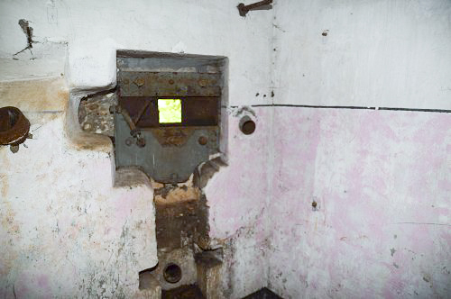 Ligne Maginot - LANGHEP SUD - (Casemate d'infanterie - Simple) - L’intérieur du créneau pour FM 24/29 de défense de la porte .
