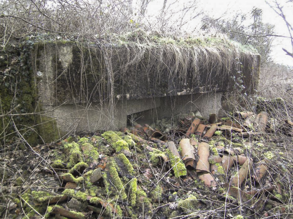 Ligne Maginot - Blockhaus Bb12 - Vue de la façade avec un créneau de tir