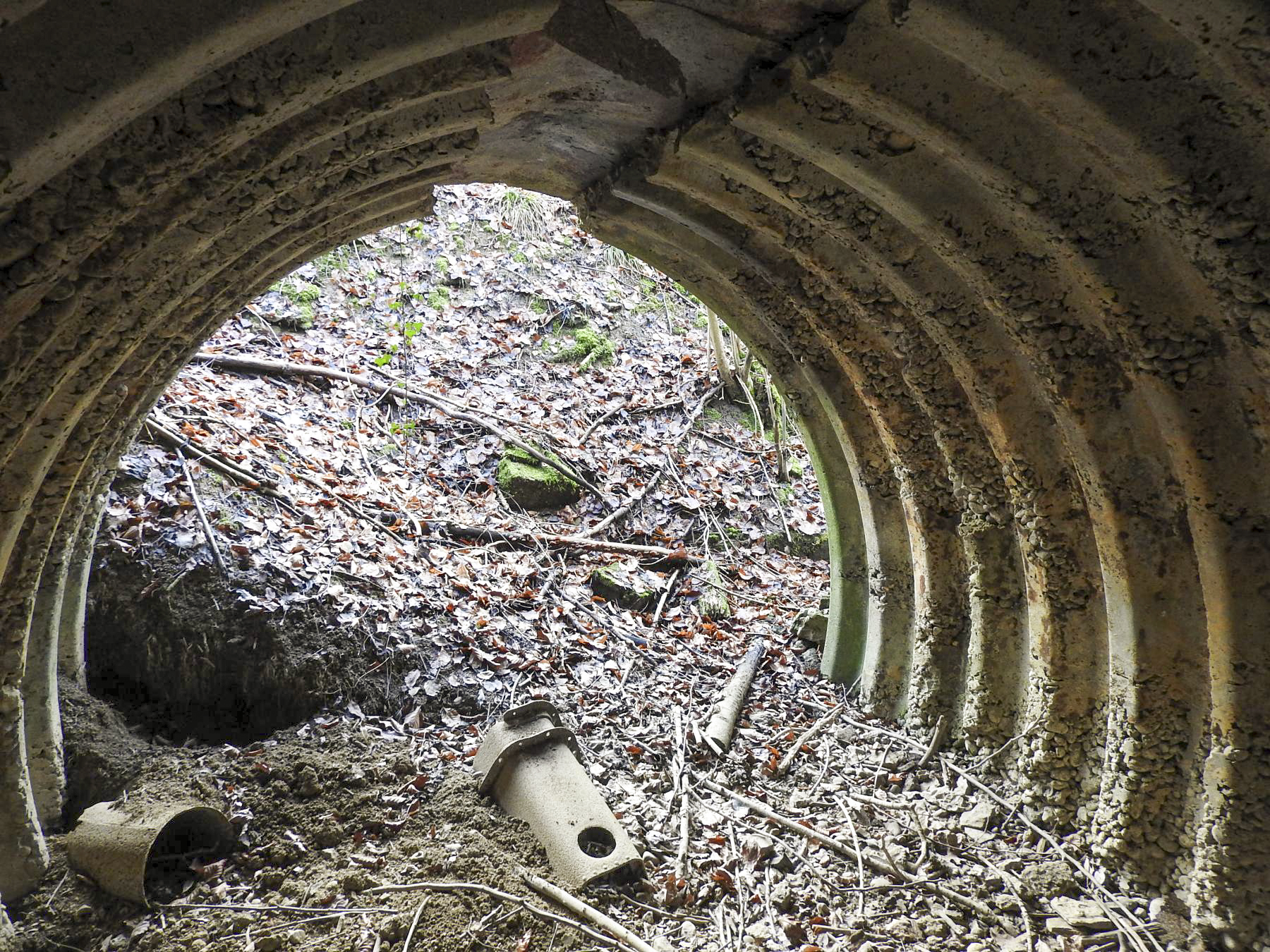 Ligne Maginot - BOIS DE COUME 2 (6° CIE DU II/160° RIF) - (PC de Sous-Quartier) - Vue depuis l'intérieur de la deuxième alvéole.