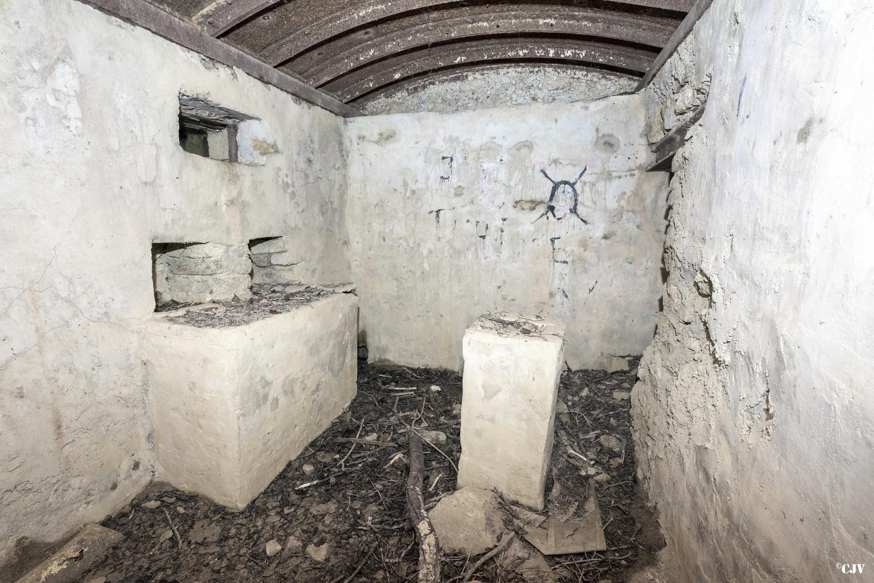 Ligne Maginot - LANGEN EST - (Blockhaus pour arme infanterie) - La chambre de tir - Lia VERMEULEN