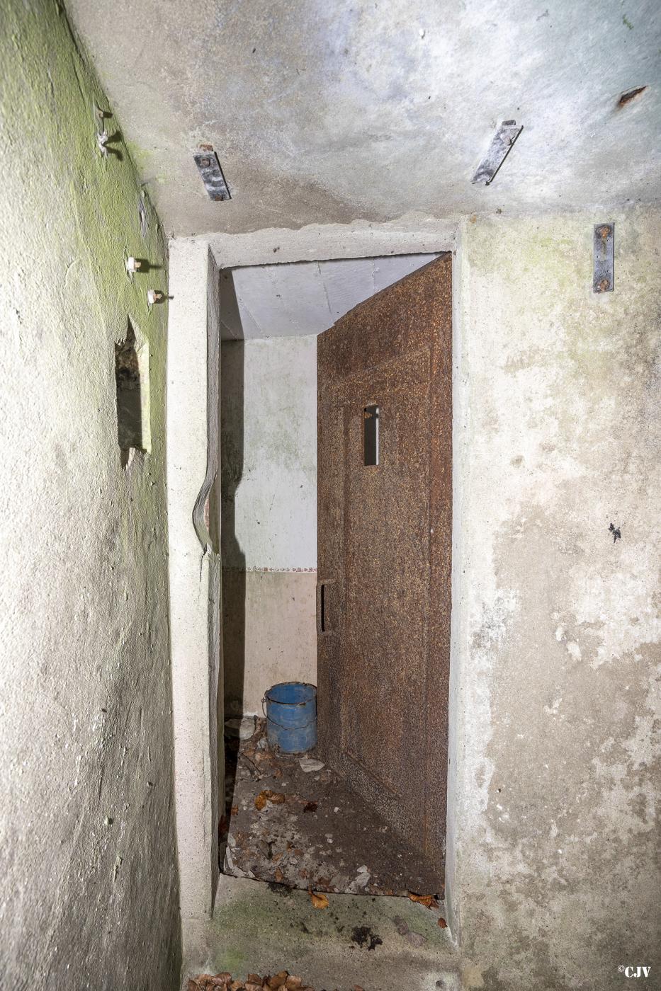 Ligne Maginot - SCHIDELBERG (QUARTIER TéTERCHEN - II/161° RIF) - (PC de Quartier) - Entrée droite du PC - Lia VERMEULEN