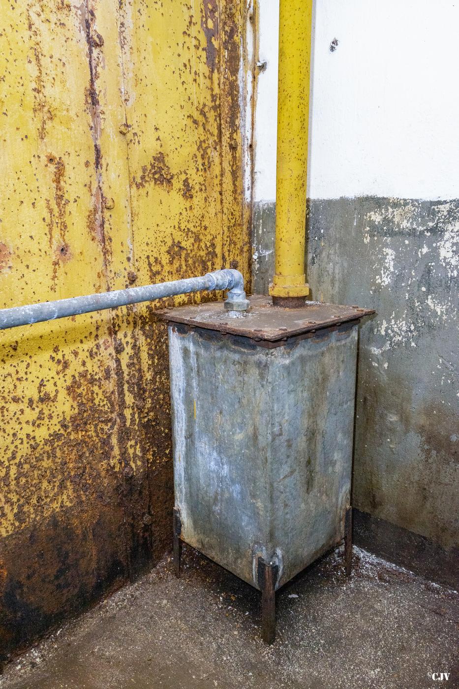 Ligne Maginot - BOUST - O13 - (Observatoire d'artillerie) - L'usine
Pot d’échappement - Lia VERMEULEN