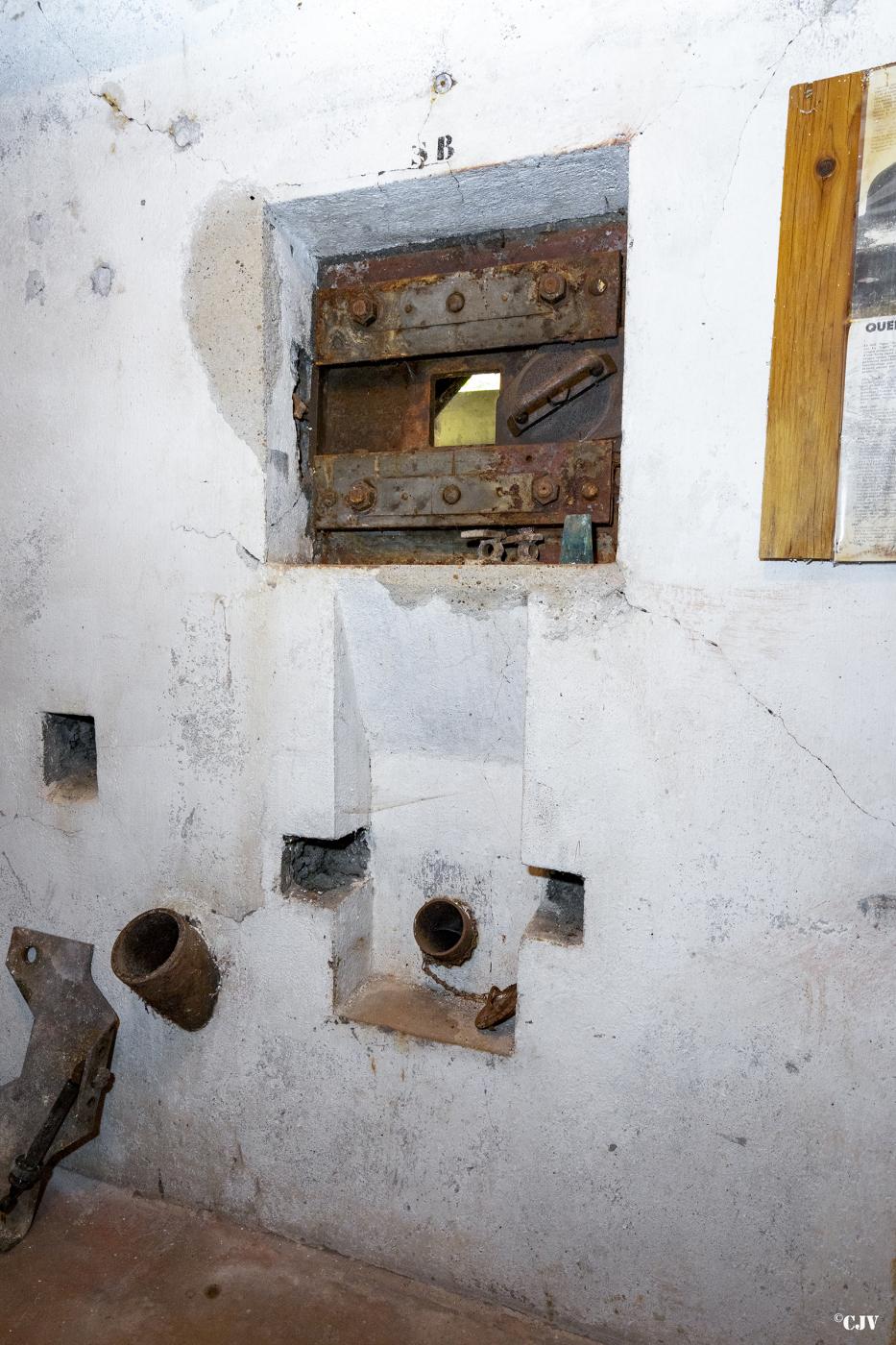 Ligne Maginot - BOUST - O13 - (Observatoire d'artillerie) - Créneau de défense de l'entrée - Lia VERMEULEN