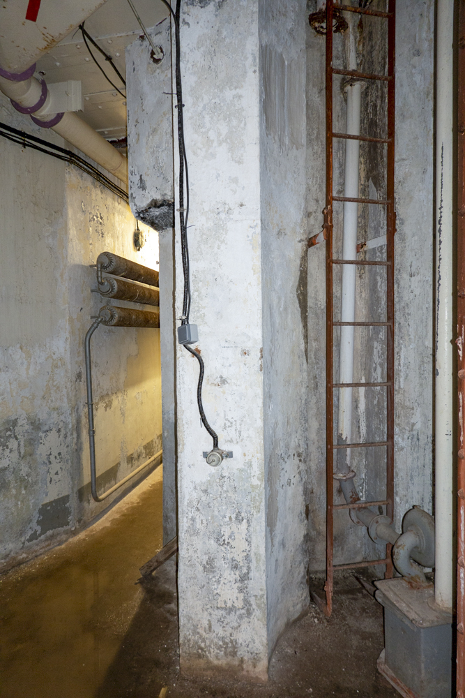 Ligne Maginot - JANUS - (Ouvrage d'artillerie) - Bloc 1
Couloir d'entrée hommes. A gauche le puits de la cloche GFM. - Michel Teiten