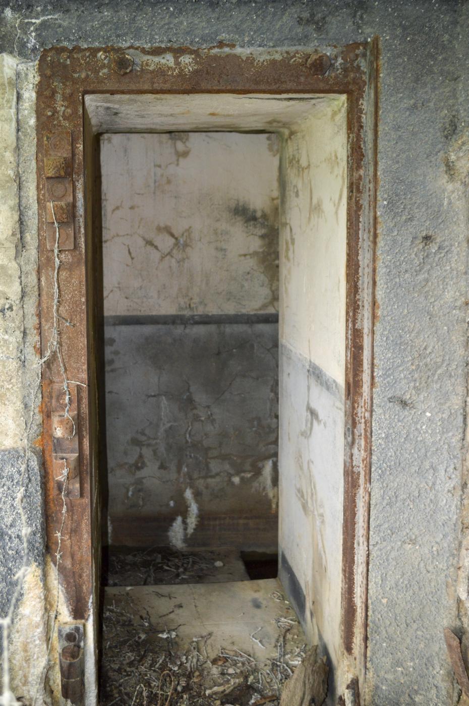 Ligne Maginot - CHEMIN DE FER OUEST - (Blockhaus pour canon) - L'entrée du personnel - ukmaginot