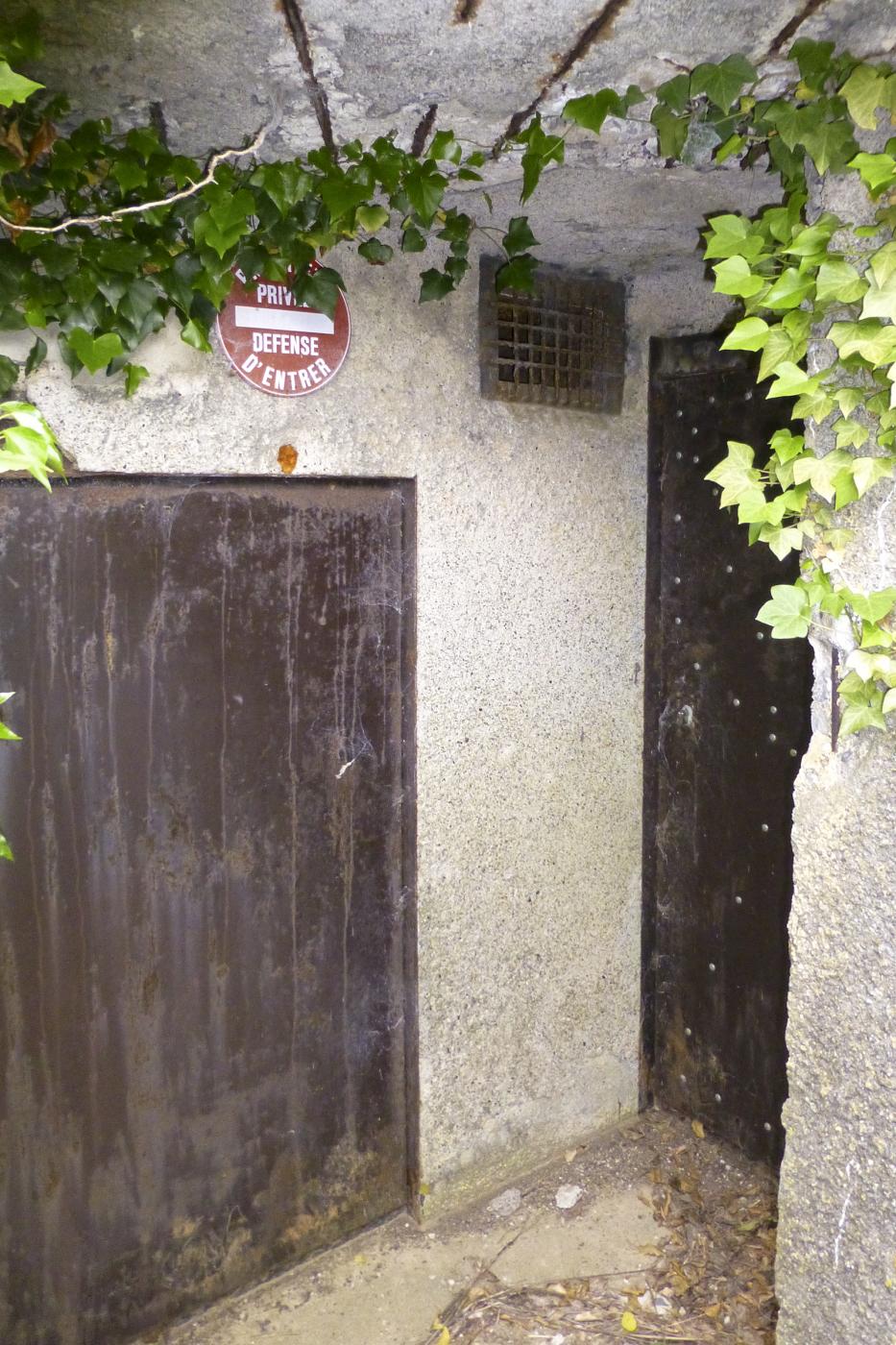 Ligne Maginot - B542 - FERME DE LA TOUR - (Blockhaus pour canon) - L'entrée - ukmaginot